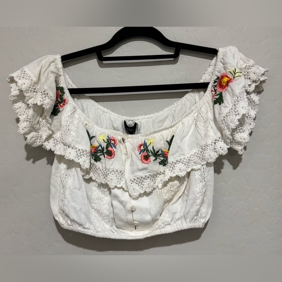 Topshop Tops - Topshop White Embroidered Puff Sleeve Crop Blouse NWT Size 2